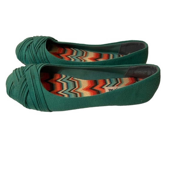 American Eagle Green Flat Weaved Toe Shoes Size 7.5 - Picture 3 of 5